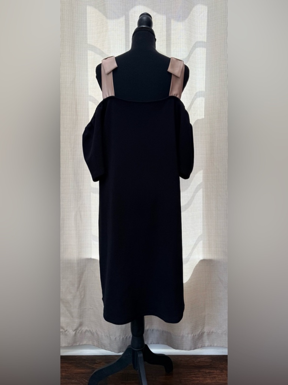 Sunday in Brooklyn Anthro Black Shift Dress Cold Shoulder Bow Strap Sz L Chic - Picture 4 of 13